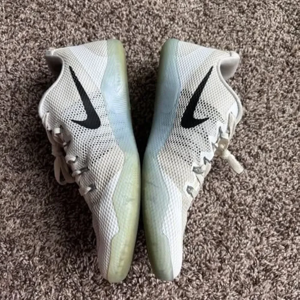 Nike Kobe 11 White/Black